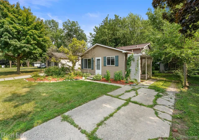 4th image of 718 Miller Rd, Lake Orion, MI 48362 | MLS# 20261062241