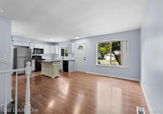 5th image of 718 Miller Rd, Lake Orion, MI 48362 | MLS# 20261062241