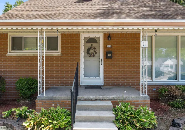 Photo 4 of Single family home for sale at 345 Gargantua Ave, Clawson, MI 48017 | MLS# 58050217723 | Listing updated on 2026-08-07