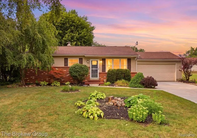 Photo 2 of Single family home for sale at 1250 Kingston Ave, Flint, MI 48507 | MLS# 20261062248 | Listing updated on 2026-08-27