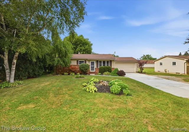 Photo 3 of Single family home for sale at 1250 Kingston Ave, Flint, MI 48507 | MLS# 20261062248 | Listing updated on 2026-08-27