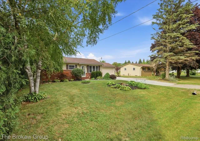 Photo 3 of Single family home for sale at 1250 Kingston Ave, Flint, MI 48507 | MLS# 20261062248 | Listing updated on 2026-08-27
