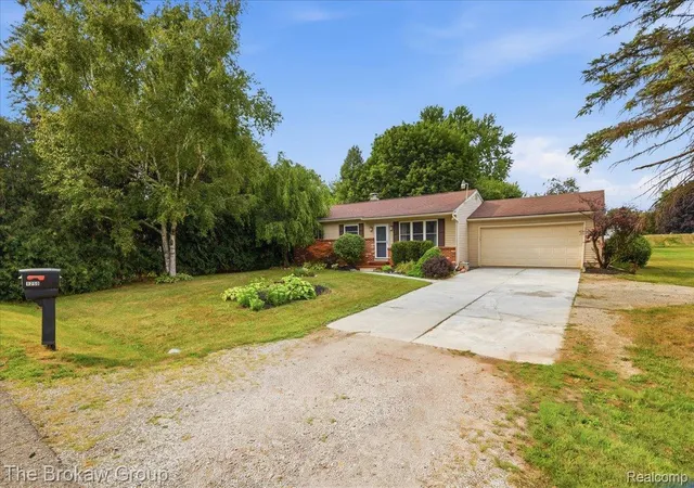 Photo 4 of Single family home for sale at 1250 Kingston Ave, Flint, MI 48507 | MLS# 20261062248 | Listing updated on 2026-08-27