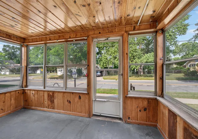 Photo 4 of Single family home for sale at 905 N Elm Ave, Jackson, MI 49202 | MLS# 55026041204 | Listing updated on 2026-08-07