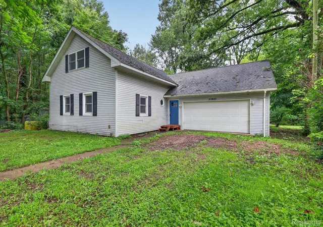 Photo 4 of Single family home for sale at 33807 Chipper Dr, Colon, MI 49040 | MLS# 20261062249 | Listing updated on 2026-08-24