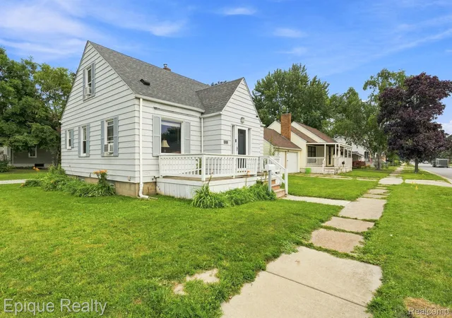 Photo 2 of Single family home for sale at 304 16th Street, Port Huron, MI 48060 | MLS# 20261062255 | Listing updated on 2026-08-26