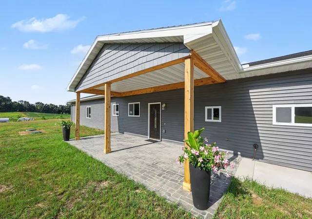 Photo 2 of Single family home for sale at 9854 Springport Rd, Parma, MI 49269 | MLS# 55026041208 | Listing updated on 2026-09-17