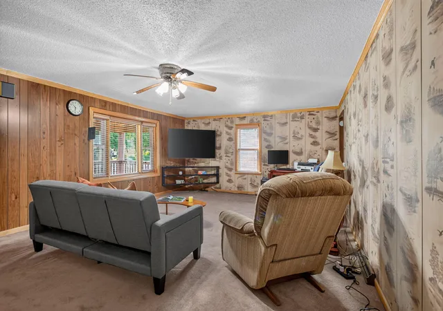 Photo 3 of Single family home for sale at 232 Bender St, Jackson, MI 49202 | MLS# 55026041219 | Listing updated on 2026-09-09