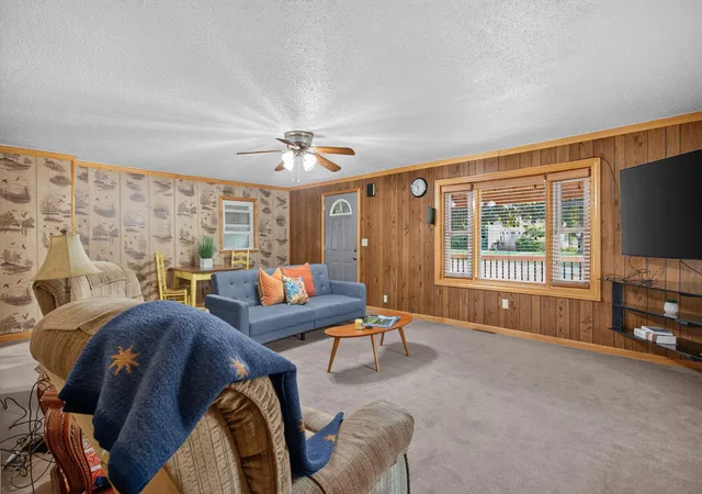 Photo 4 of Single family home for sale at 232 Bender St, Jackson, MI 49202 | MLS# 55026041219 | Listing updated on 2026-10-09