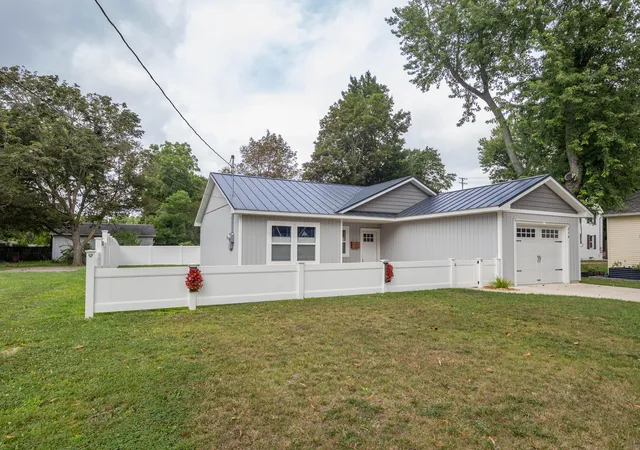Photo 1 of Single family home for sale at 314 S Linden St, Marshall, MI 49068 | MLS# 66026041209 | Listing updated on 2026-08-20