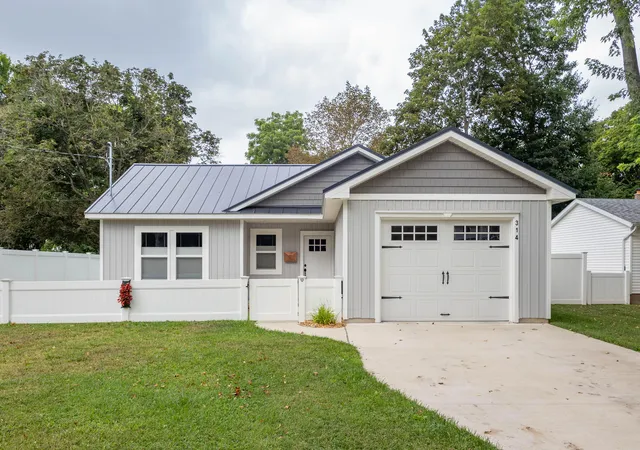 Photo 2 of Single family home for sale at 314 S Linden St, Marshall, MI 49068 | MLS# 66026041209 | Listing updated on 2026-08-20
