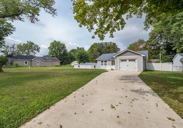 Photo 3 of Single family home for sale at 314 S Linden St, Marshall, MI 49068 | MLS# 66026041209 | Listing updated on 2026-08-20