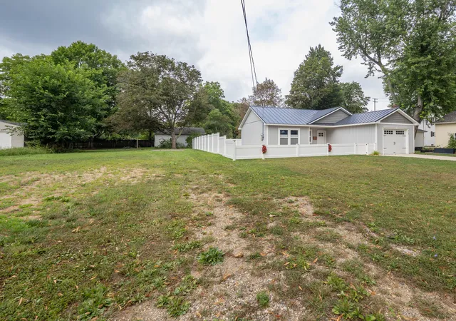 Photo 3 of Single family home for sale at 314 S Linden St, Marshall, MI 49068 | MLS# 66026041209 | Listing updated on 2026-08-20