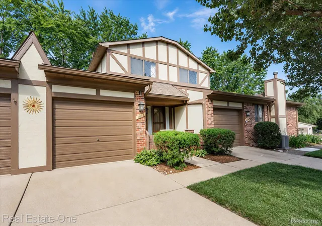 Listing Photo 1 - Condo for sale in building located at 1918 Allenway Ct, Rochester, MI 48309 - Unit #110