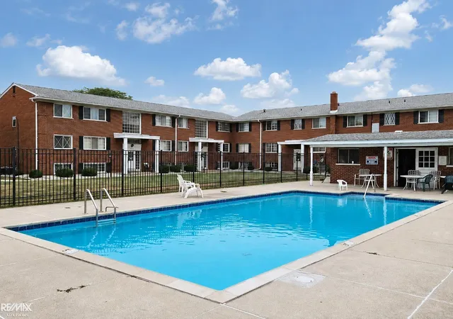 31st image of 8161 Denwood Dr, Sterling Heights, MI 48312 | MLS# 58050217730
