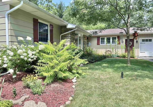 Photo 2 of Single family home for sale at 1719 Southgate Ct, Adrian, MI 49221 | MLS# 56050217737 | Listing updated on 2026-09-02