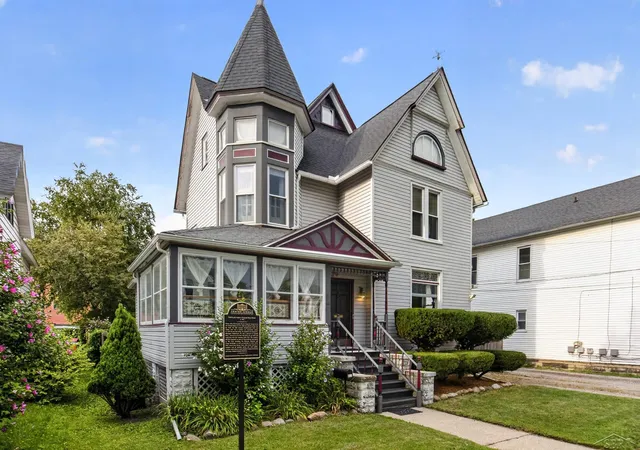 Photo 1 of Single family home for sale at 911 Mckinley Ave, Bay City, MI 48708 | MLS# 61050217744 | Listing updated on 2026-09-09