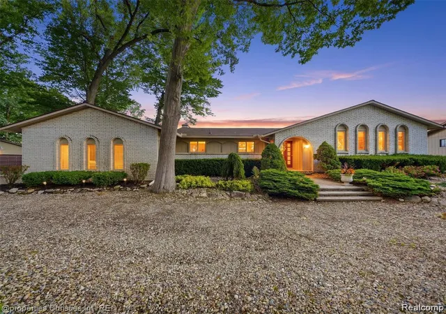 Photo 1 of Sale Pending at 1721 Imperial Dr, Highland, MI 48356 | MLS# 20261062278 | Listing updated on 2026-09-01