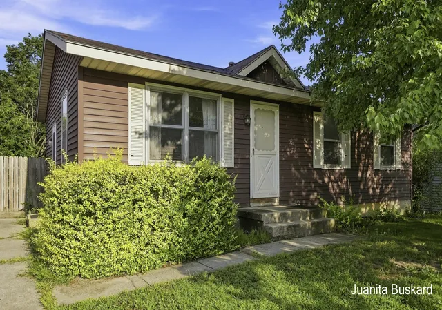 1st image of 3675 Bluebird Ave Sw, Wyoming, MI 49519 | MLS# 65026041234