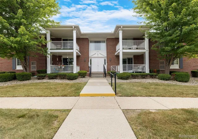 Listing Photo 1 - Condo for sale in building located at 1749 Monticello St, Trenton, MI 48183 - Unit #E3