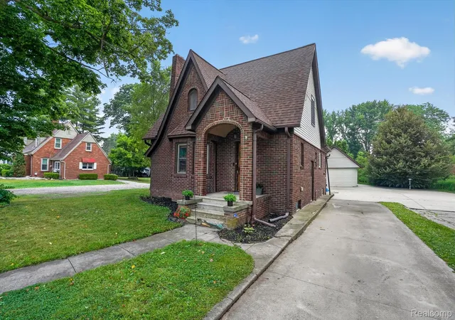 Photo 1 of Sale Pending at 715 E Grand River Ave, Fowlerville, MI 48836 | MLS# 20261062290 | Listing updated on 2026-08-21