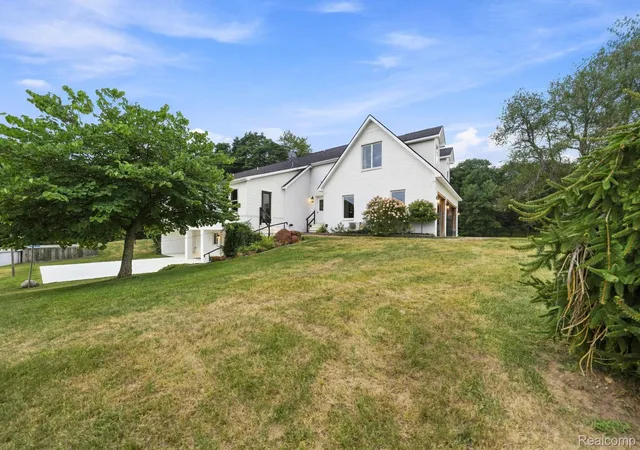 5th image of 4759 Lasher Rd, Dryden, MI 48428 | MLS# 20261062295