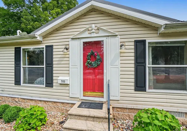 Photo 3 of Single family home for sale at 533 Humphrey St, South Haven, MI 49090 | MLS# 69026041254 | Listing updated on 2026-08-26
