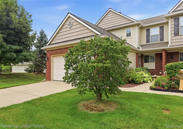 Listing Photo 4 - Condo for sale in building located at 4637 Summer Ridge Dr, Howell, MI 48843