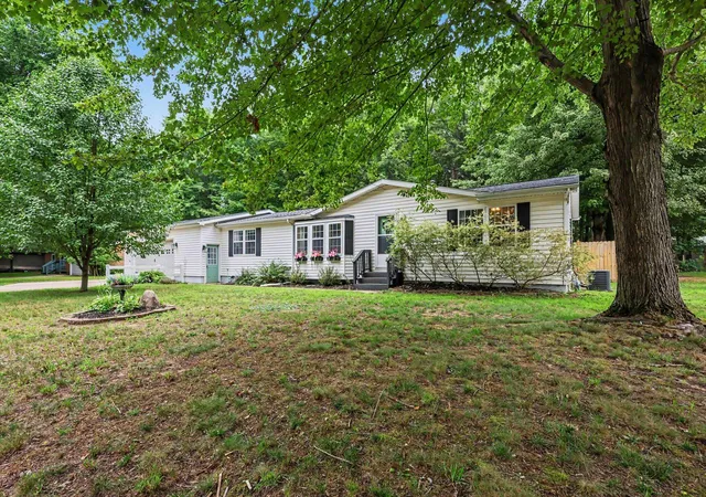1st image of 67749 Ridgewood Dr S, South Haven, MI 49090 | MLS# 69026041265