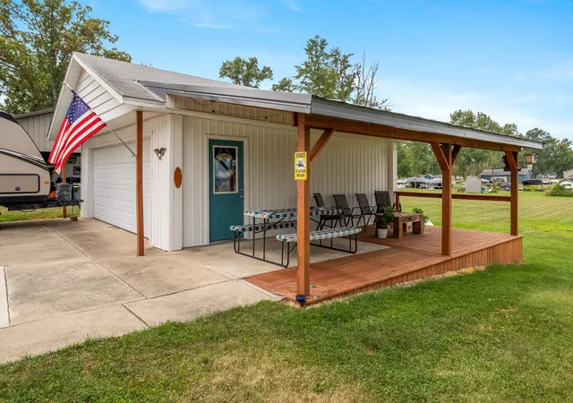 Photo 3 of Single family home for sale at 418 W Russell Dr, Coldwater, MI 49036 | MLS# 62026041260 | Listing updated on 2026-08-26