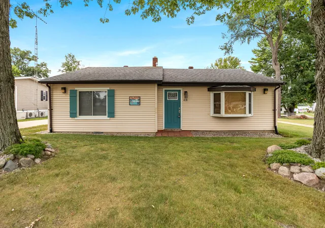 Photo 4 of Single family home for sale at 418 W Russell Dr, Coldwater, MI 49036 | MLS# 62026041260 | Listing updated on 2026-08-26