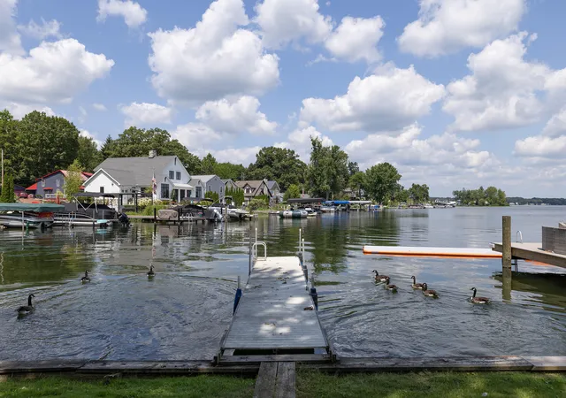 Photo 4 of Single family home for sale at 33418 Inn D Inn Dr, Dowagiac, MI 49047 | MLS# 69026041263 | Listing updated on 2026-08-31