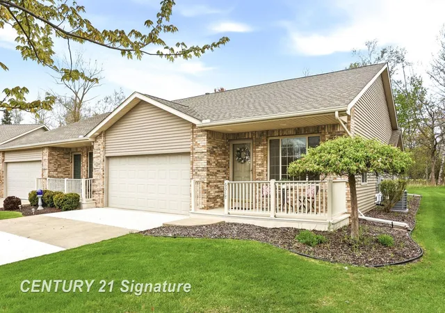 Listing Photo 4 - Condo for sale in building located at 6317 Heather Ridge Dr, Bay City, MI 48706