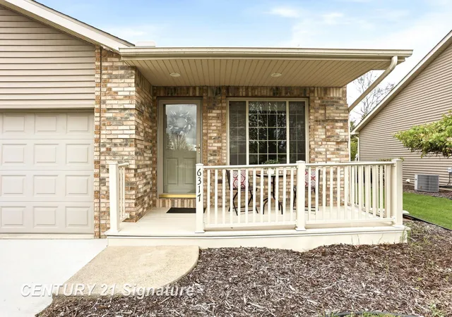 Listing Photo 5 - Condo for sale in building located at 6317 Heather Ridge Dr, Bay City, MI 48706