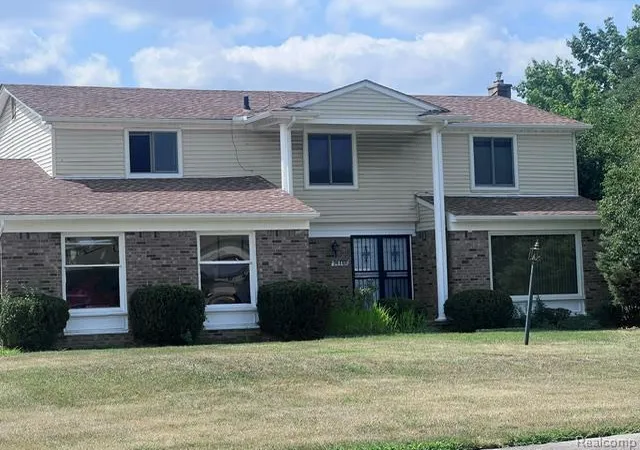 Photo 1 of Single family home for sale at 28665 Hallcroft Ct, Southfield, MI 48034 | MLS# 20261062319 | Listing updated on 2026-08-15