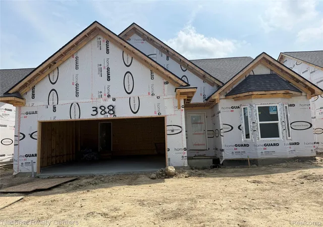 Listing Photo 2 - Condo for sale in building located at 388 Devonshire Dr, Lapeer, MI 48446 - Unit #28