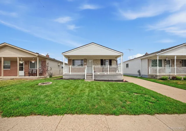 Photo 2 of Single family home for sale at 20147 Lakeworth St, Roseville, MI 48066 | MLS# 20261062330 | Listing updated on 2026-10-10