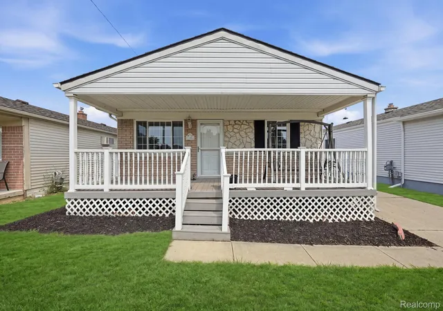 Photo 3 of Single family home for sale at 20147 Lakeworth St, Roseville, MI 48066 | MLS# 20261062330 | Listing updated on 2026-10-10