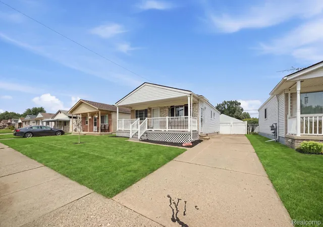 Photo 3 of Single family home for sale at 20147 Lakeworth St, Roseville, MI 48066 | MLS# 20261062330 | Listing updated on 2026-10-10