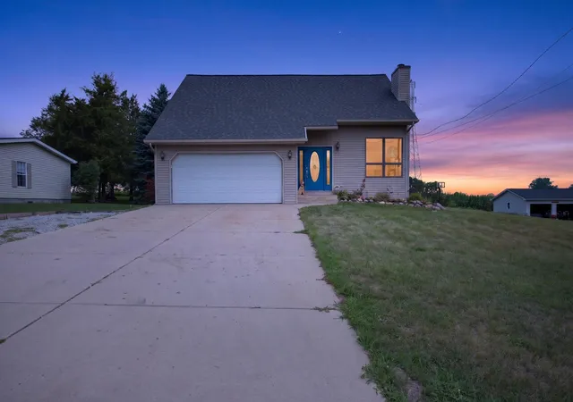 Photo 1 of Single family home for sale at 268 Somerset Dr, Brooklyn, MI 49230 | MLS# 55026041289 | Listing updated on 2026-09-11