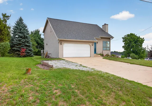 Photo 2 of Single family home for sale at 268 Somerset Dr, Brooklyn, MI 49230 | MLS# 55026041289 | Listing updated on 2026-09-11