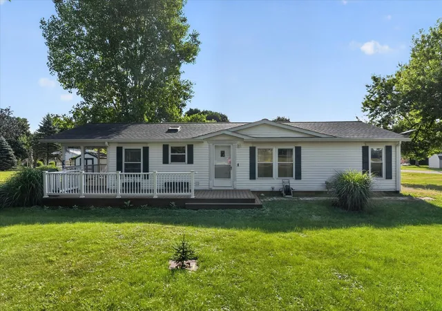 Photo 2 of Single family home for sale at 3280 Carlton Blvd, Jackson, MI 49203 | MLS# 71026041302 | Listing updated on 2026-09-16