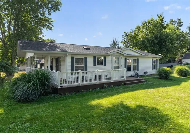 Photo 3 of Single family home for sale at 3280 Carlton Blvd, Jackson, MI 49203 | MLS# 71026041302 | Listing updated on 2026-09-16