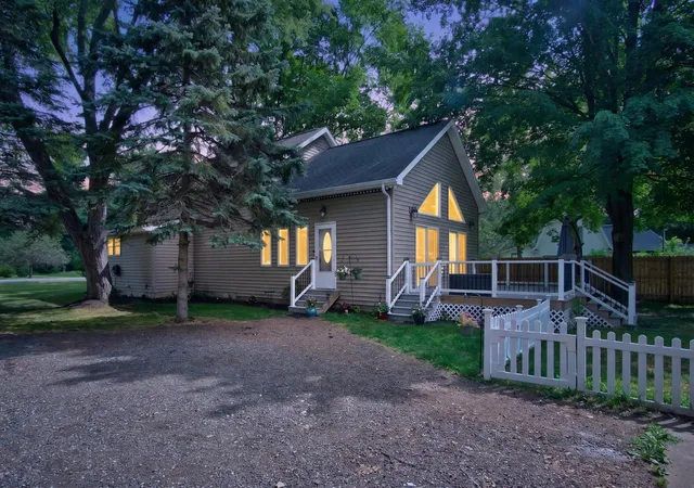 2nd image of 1113 Napoleon Rd, Jackson, MI 49201 | MLS# 55026041311