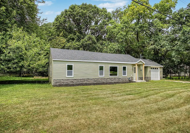 Photo 3 of Single family home for sale at 2804 Kibby Rd, Jackson, MI 49203 | MLS# 55026041308 | Listing updated on 2026-09-23
