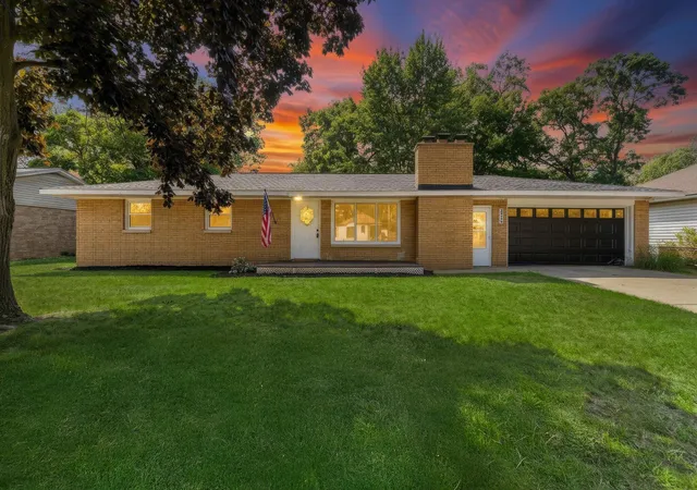 Photo 2 of Single family home for sale at 3555 Chippewa Dr, Norton Shores, MI 49441 | MLS# 65026041317 | Listing updated on 2026-08-21