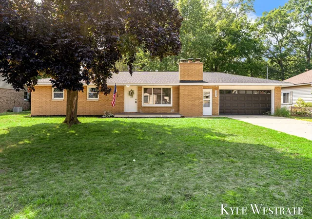 Photo 3 of Single family home for sale at 3555 Chippewa Dr, Norton Shores, MI 49441 | MLS# 65026041317 | Listing updated on 2026-08-21