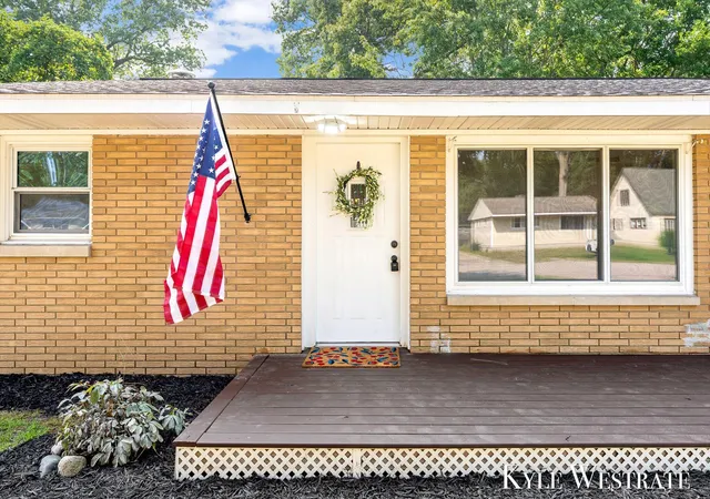 Photo 3 of Single family home for sale at 3555 Chippewa Dr, Norton Shores, MI 49441 | MLS# 65026041317 | Listing updated on 2026-08-21