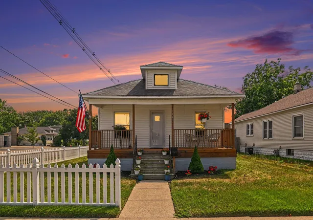 Photo 4 of Single family home for sale at 1448 Columbus Ave, Grand Haven, MI 49417 | MLS# 71026041324 | Listing updated on 2026-08-10
