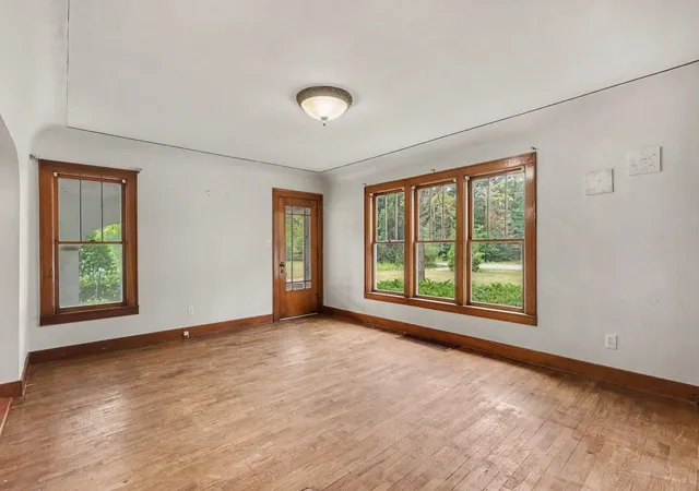 Photo 4 of Single family home for sale at 598 S Brooks Rd, Muskegon, MI 49442 | MLS# 71026041322 | Listing updated on 2026-09-14